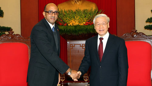 Recibe Secretario General del Partido Comunista de Vietnam a embajador cubano